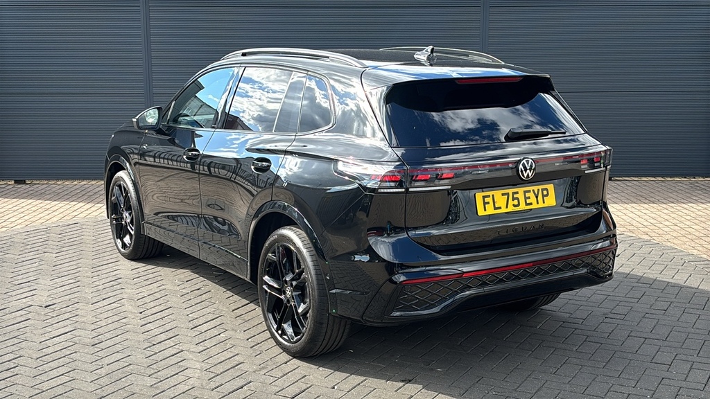 Volkswagen Tiguan 1.5 Etsi 150 R-line Dsg 150 Ps FL75EYP Black #3