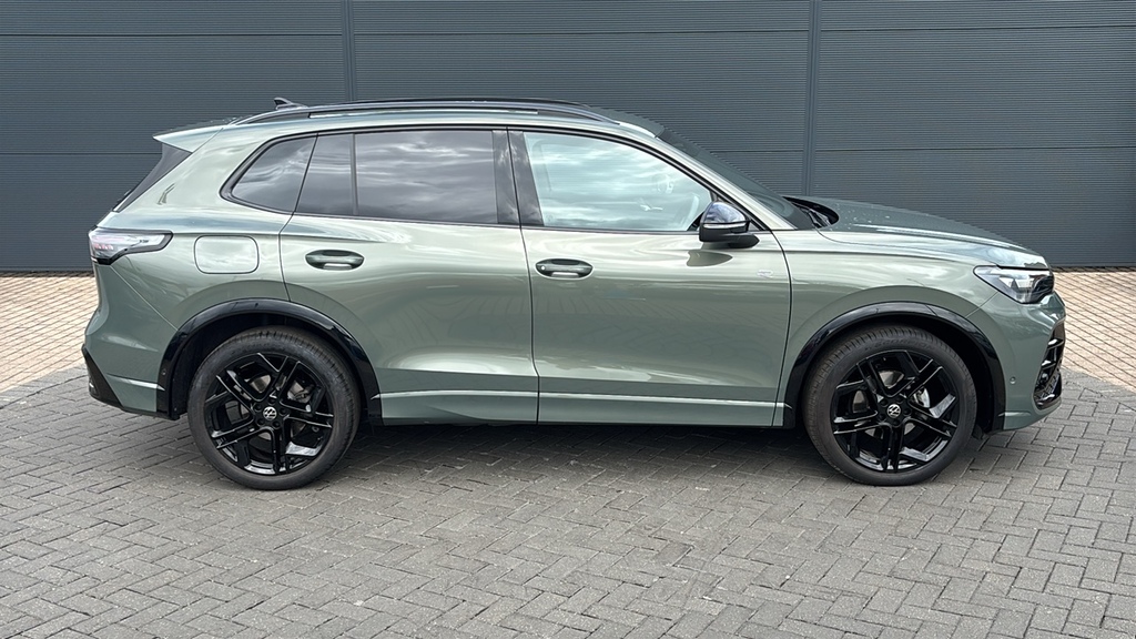 Volkswagen Tiguan 1.5 Etsi 150 R-line Dsg 150 Ps FN75KTK Green #4