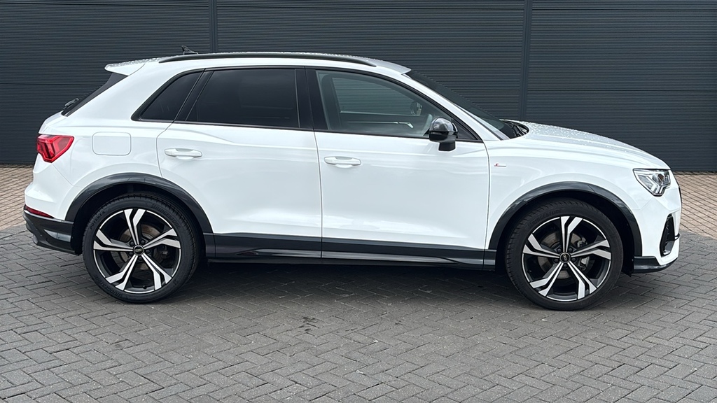 Audi Q3 35 Tfsi Black Edition S Tronic 20-In Alloy FG74UAJ White #4