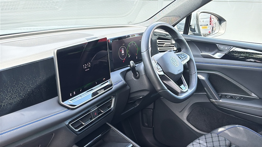 Volkswagen Tiguan 2.0 Tdi R-line Dsg 150 Ps FL75XAC Silver #2