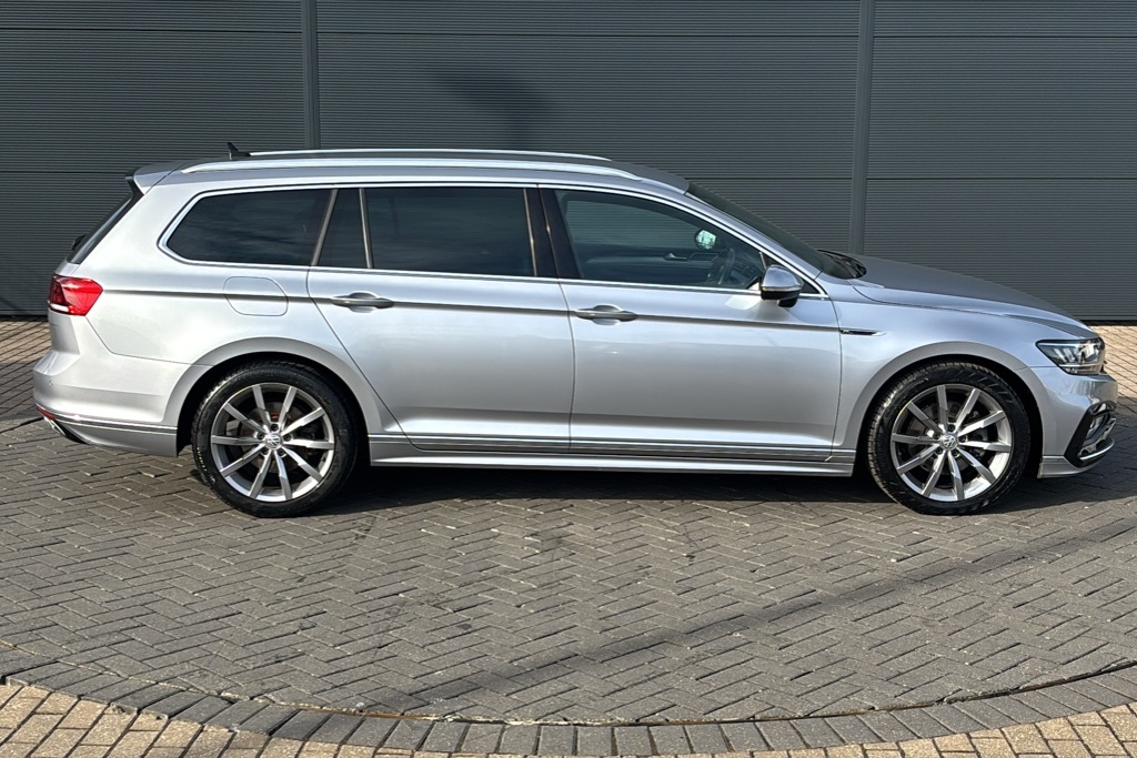 Volkswagen Passat 2.0 Tdi Evo Scr R-line Dsg 150 Ps Silver #4