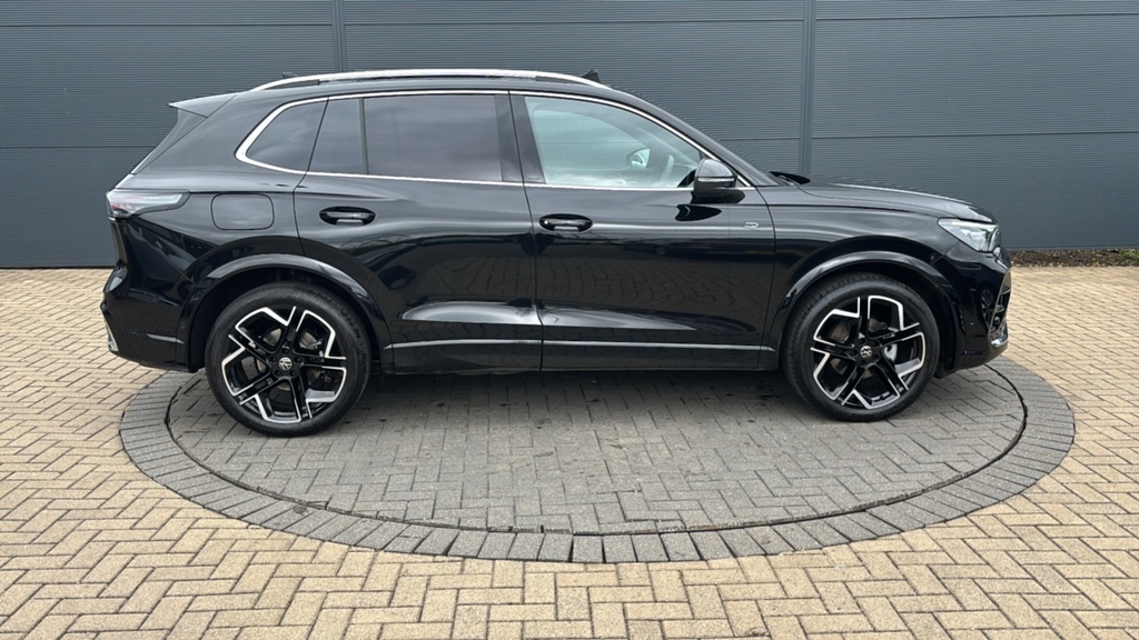 Volkswagen Tiguan 1.5 Etsi 150 R-line Dsg 150 Ps KR75NZG Black #4