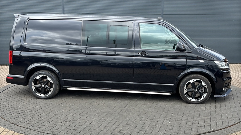 Volkswagen Transporter 2.0 Bitdi 199 Highline Kombi Van Dsg 199 Ps CX21RZO Black #4
