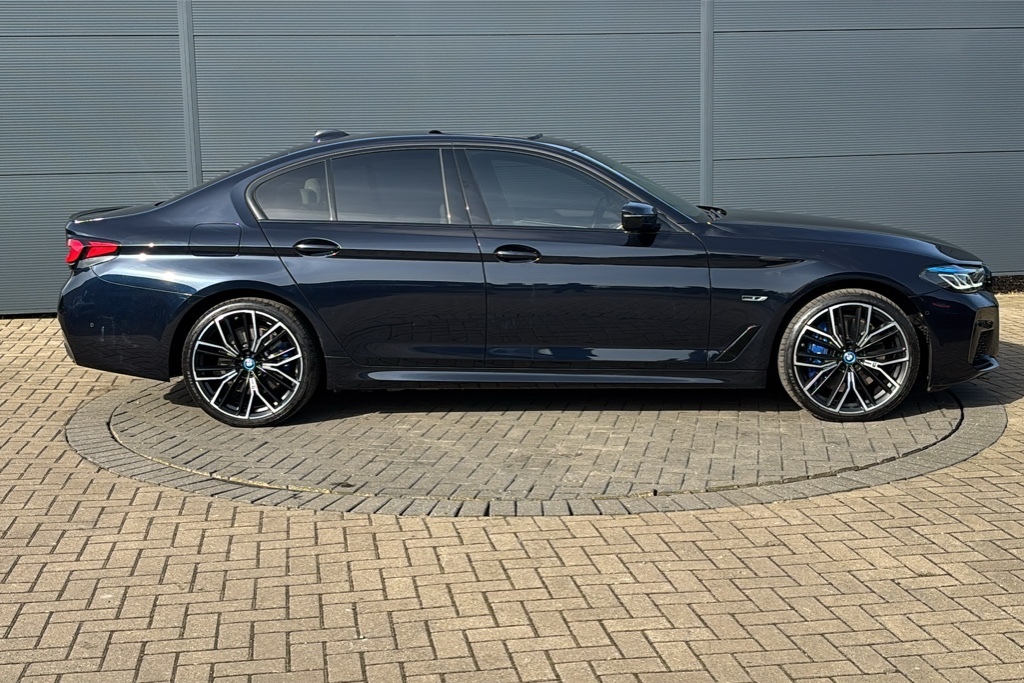 BMW 5 Series 545E Xdrive M Sport Tech Pack 394 Ps Black #4
