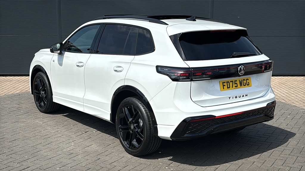 Volkswagen Tiguan 1.5 Etsi 150 R-line Dsg 150 Ps FD75WGG White #3