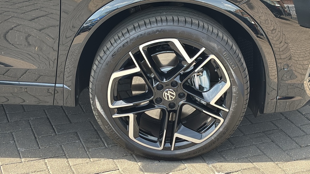 Volkswagen Tiguan 2.0 Tdi R-line Dsg 150 Ps FD75TUA Black #5