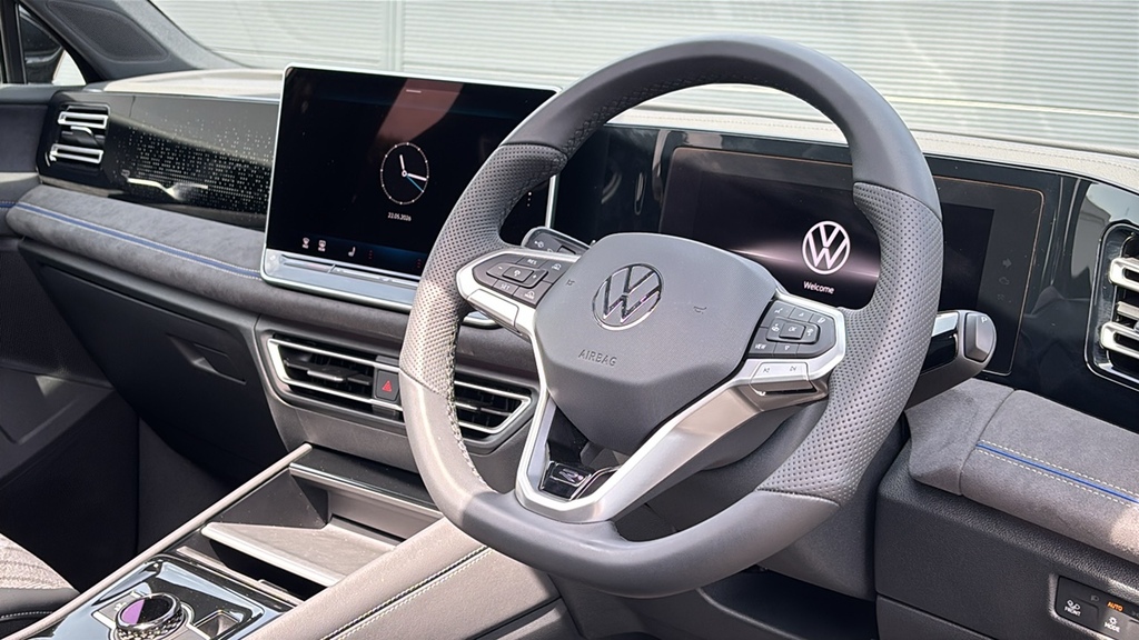Volkswagen Tiguan 2.0 Tdi R-line Dsg 150 Ps FD75TUA Black #6