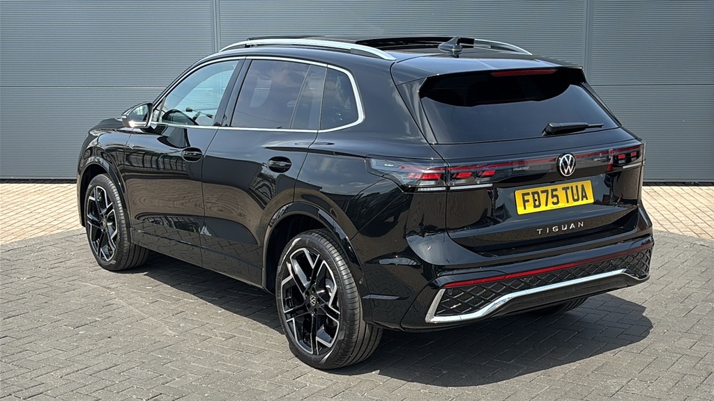 Volkswagen Tiguan 2.0 Tdi R-line Dsg 150 Ps FD75TUA Black #3