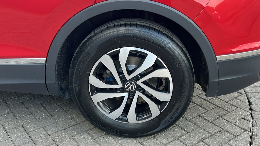 Volkswagen Tiguan 1.5 Tsi Active 130 Ps VK22CAU Red #5