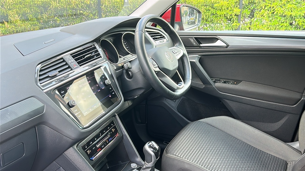 Volkswagen Tiguan 1.5 Tsi Active 130 Ps VK22CAU Red #2