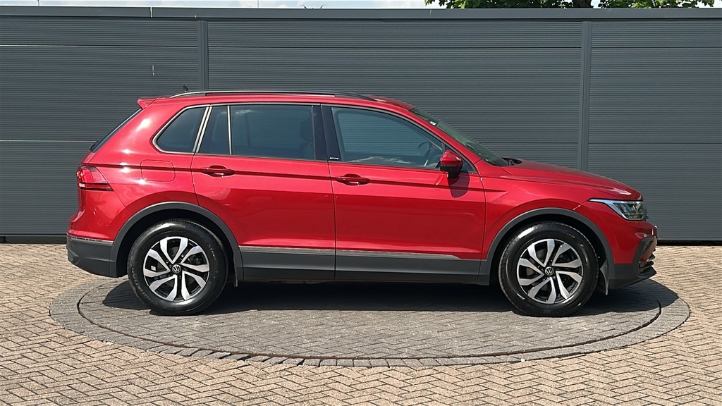 Volkswagen Tiguan 1.5 Tsi Active 130 Ps VK22CAU Red #4