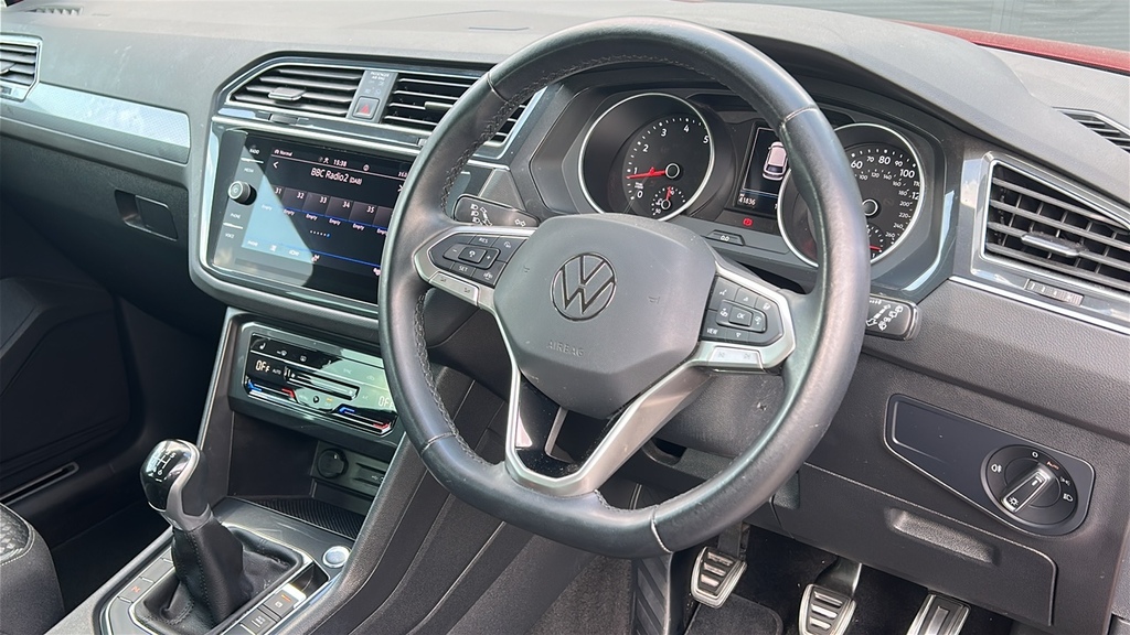 Volkswagen Tiguan 1.5 Tsi Active 130 Ps VK22CAU Red #6