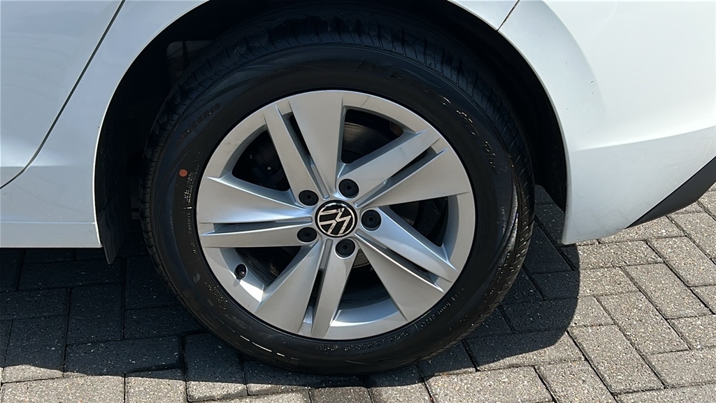 Volkswagen Golf 1.5 Tsi Life 130 Ps FL72WNY White #5