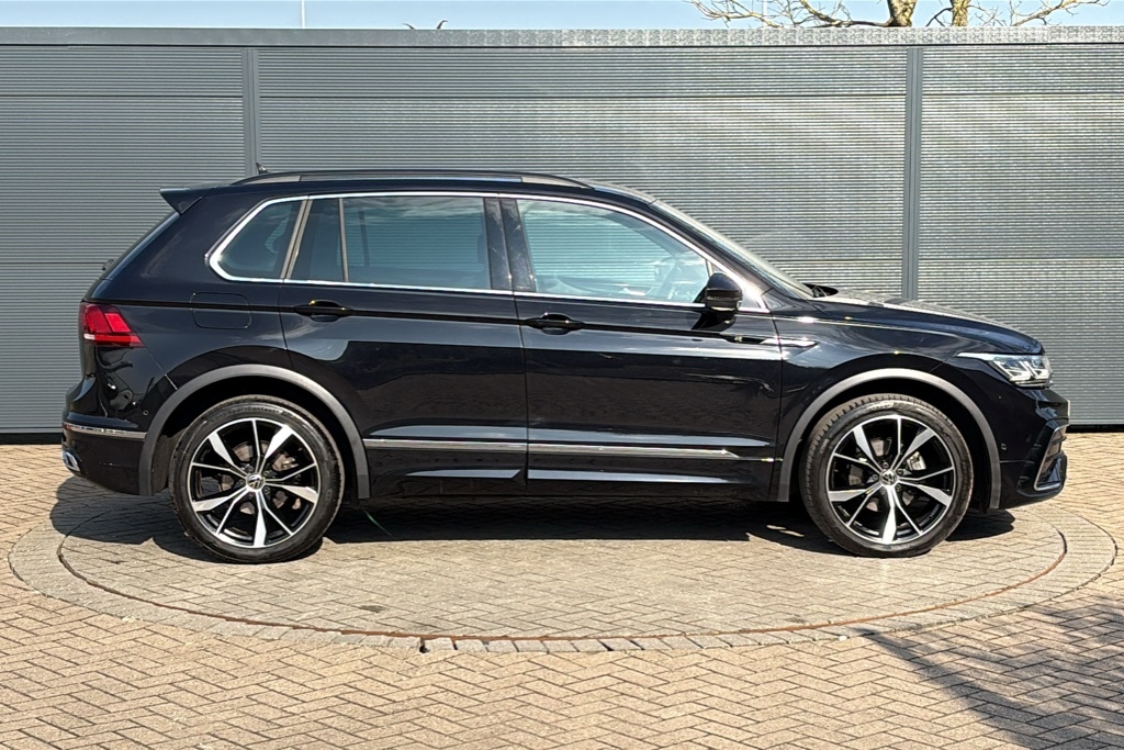 Volkswagen Tiguan 2.0 Tdi R-line Edition Dsg 150 Ps SC73RCV Black #4