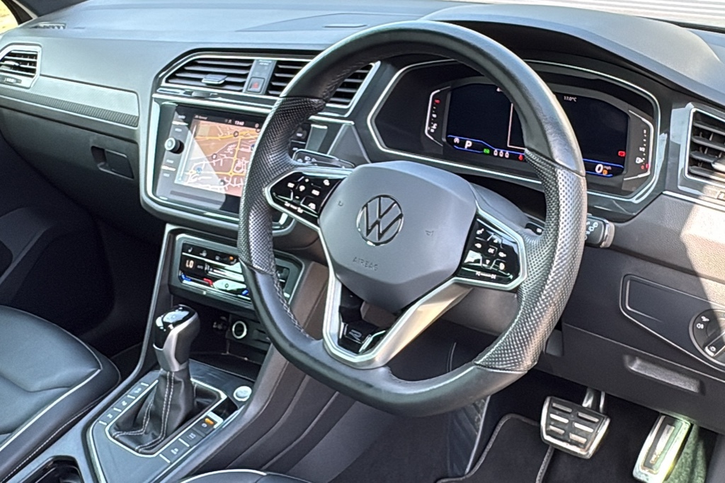 Volkswagen Tiguan 2.0 Tdi R-line Edition Dsg 150 Ps SC73RCV Black #6