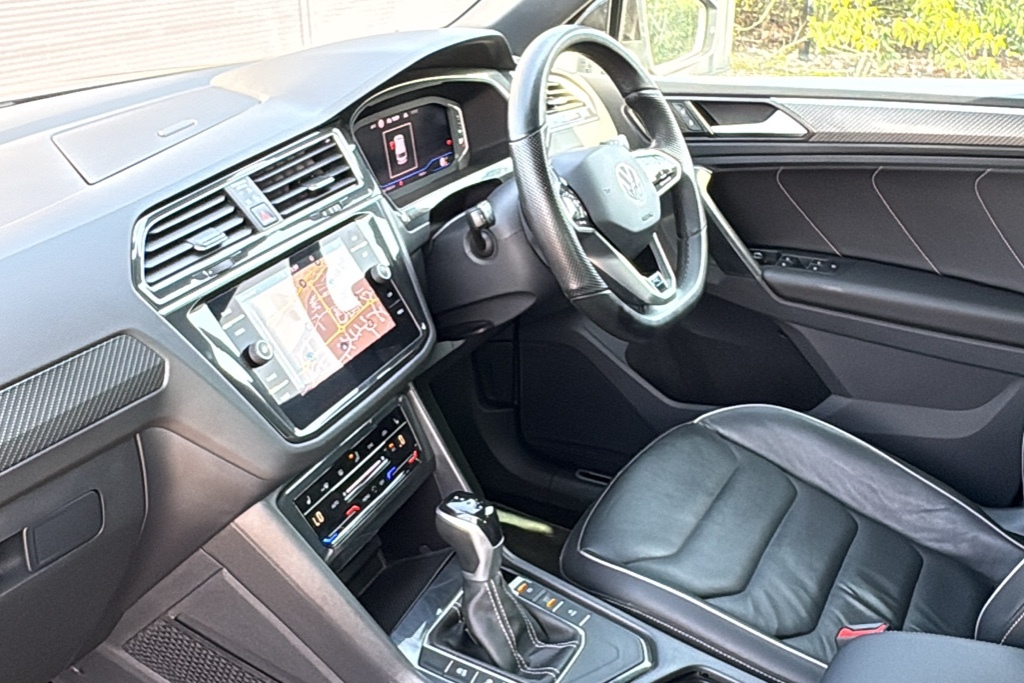 Volkswagen Tiguan 2.0 Tdi R-line Edition Dsg 150 Ps SC73RCV Black #2