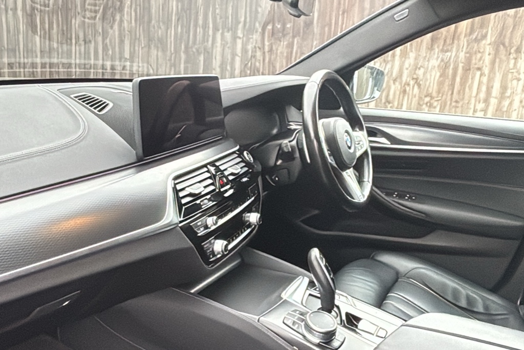 BMW 5 Series 530D Xdrive Mht M Sport 286 Ps YA71DXO Black #2