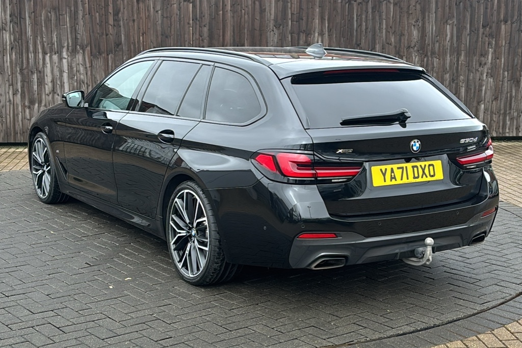 BMW 5 Series 530D Xdrive Mht M Sport 286 Ps YA71DXO Black #3