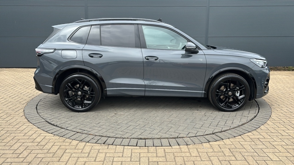 Volkswagen Tiguan 2.0 Tdi R-line Dsg 150 Ps FP75LTJ Grey #4