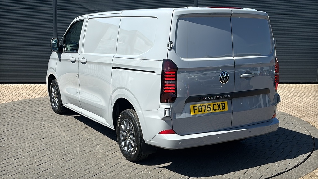 Volkswagen Transporter 2.0 Tdi 150 Commerce Pro Van 150 Ps FD75CXB Black #3