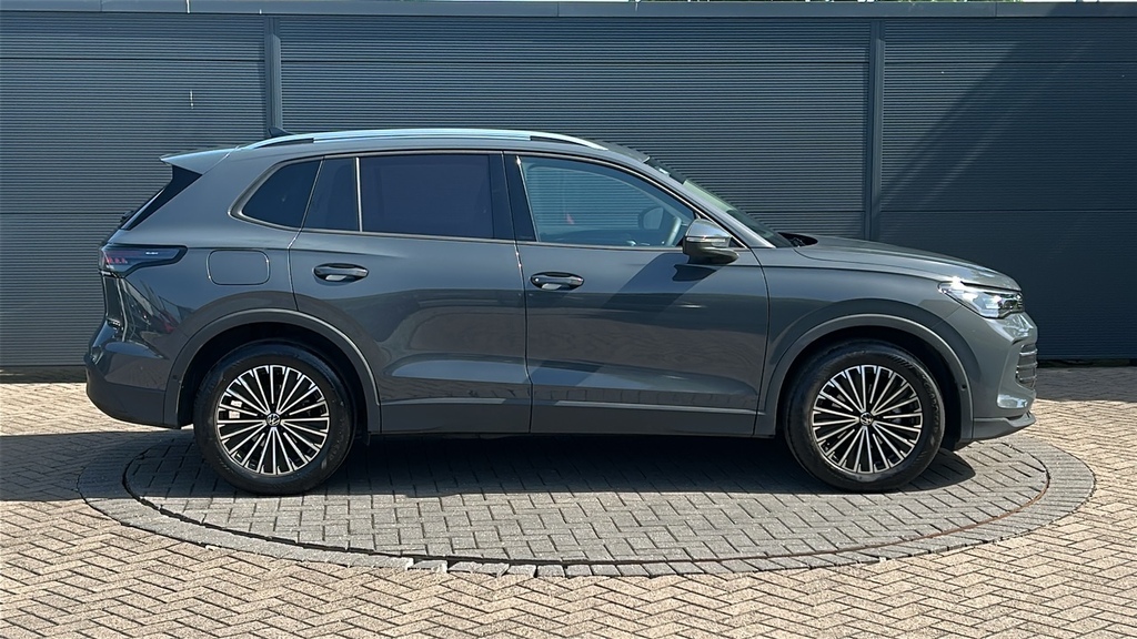 Volkswagen Tiguan 1.5 Etsi 150 Match Dsg 150 Ps FN75JHZ Grey #4