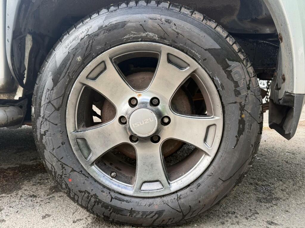 Isuzu Rodeo Td Yukon Double Cab Silver #44