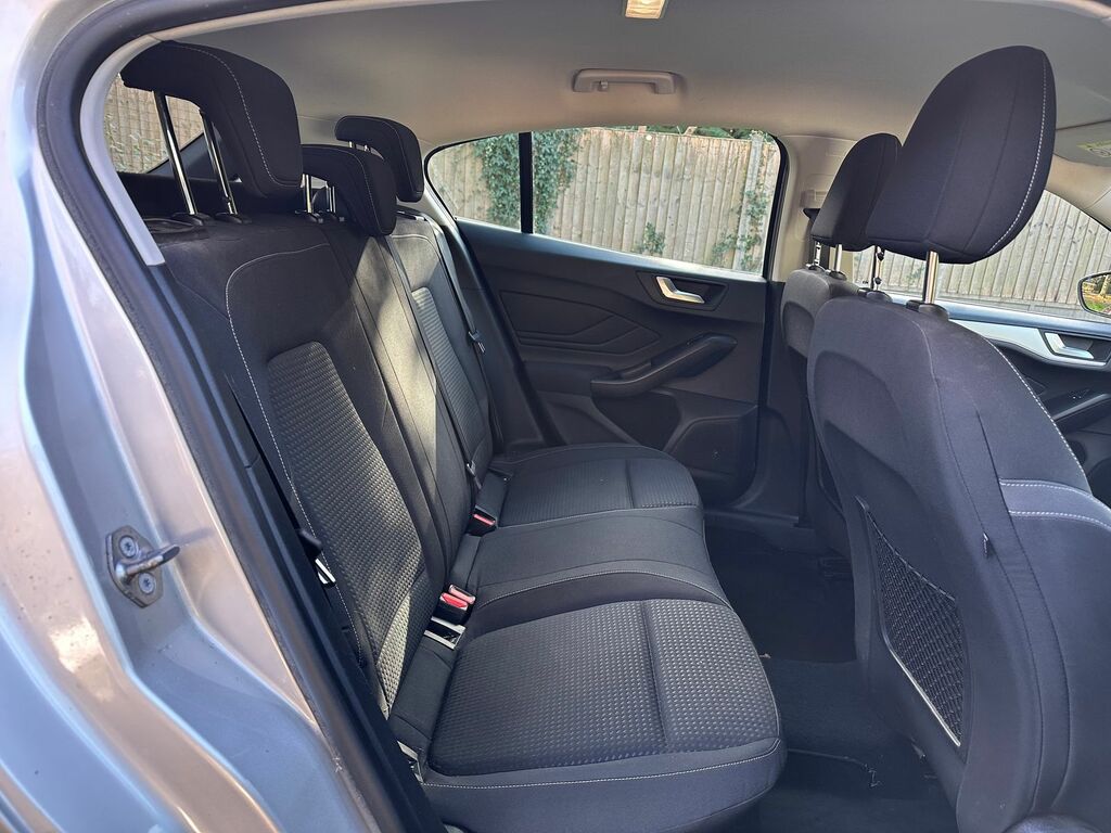 Ford Focus Focus Hatchback FM68ATO Silver #6