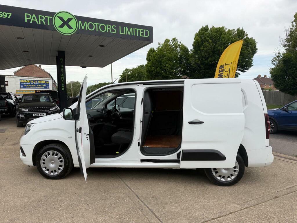 Vauxhall Combo 1.5L Dynamic White #7