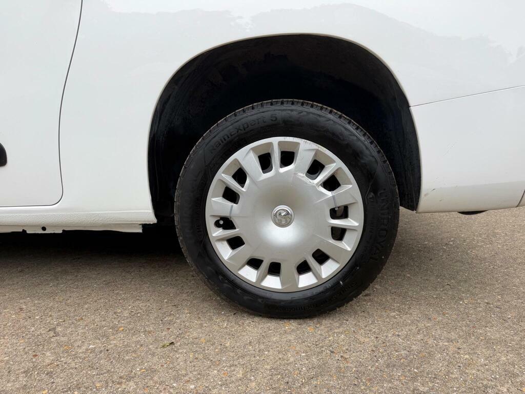 Vauxhall Combo 1.5L Dynamic White #26
