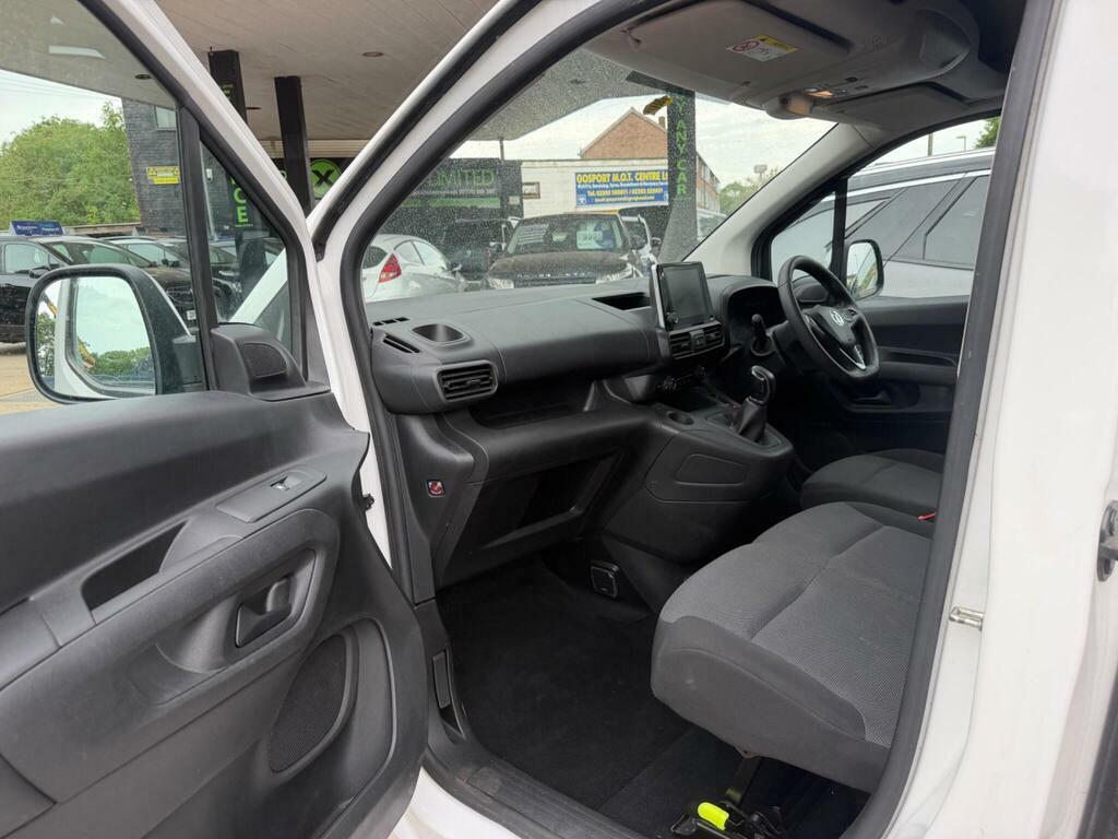 Vauxhall Combo 1.5L Dynamic White #22