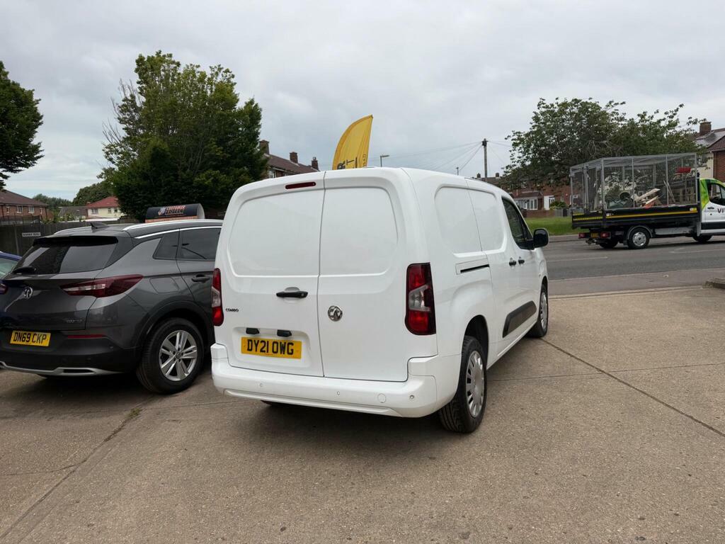 Vauxhall Combo 1.5L Dynamic White #14