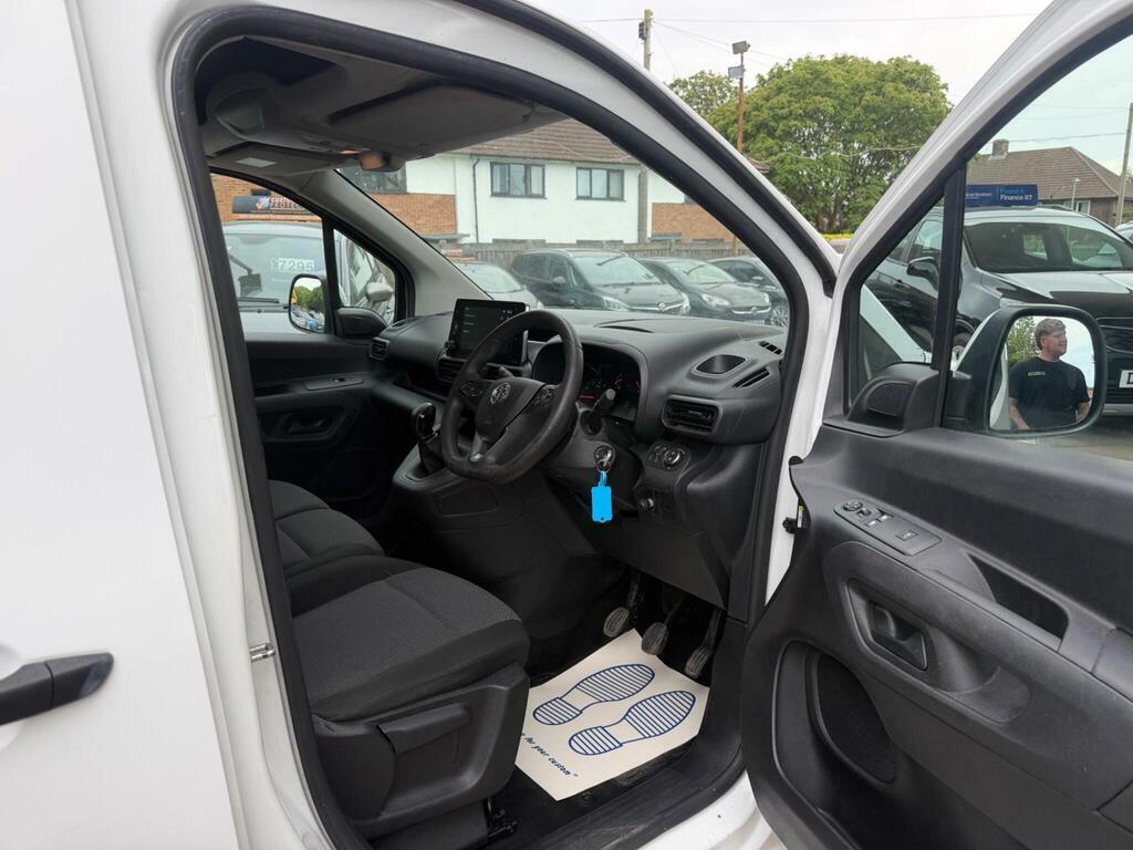 Vauxhall Combo 1.5L Dynamic White #19