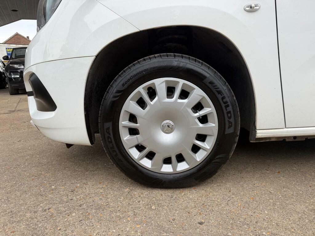 Vauxhall Combo 1.5L Dynamic White #25