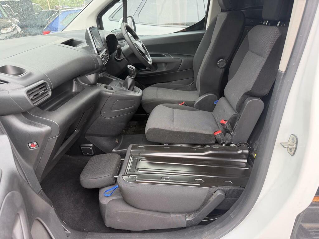 Vauxhall Combo 1.5L Dynamic White #24