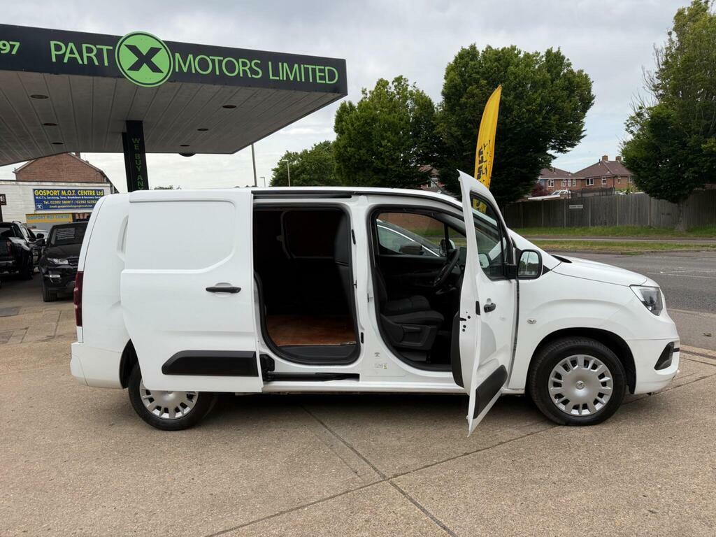 Vauxhall Combo 1.5L Dynamic White #10