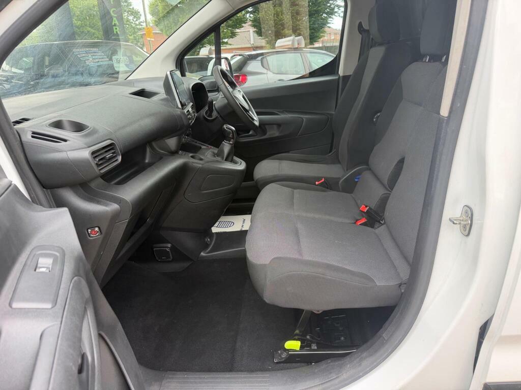 Vauxhall Combo 1.5L Dynamic White #23