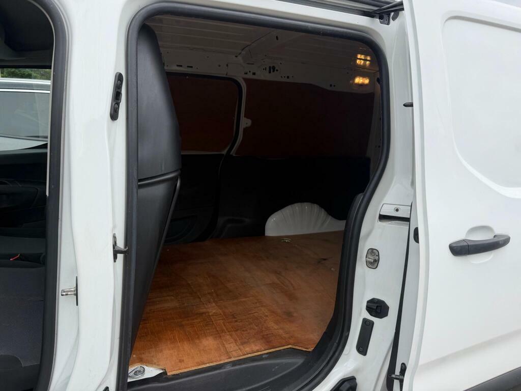 Vauxhall Combo 1.5L Dynamic White #8