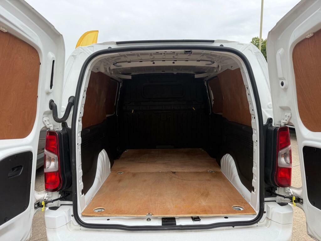 Vauxhall Combo 1.5L Dynamic White #15