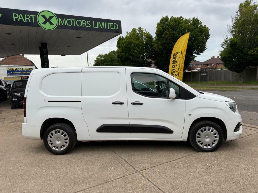 Vauxhall Combo 1.5L Dynamic White #9