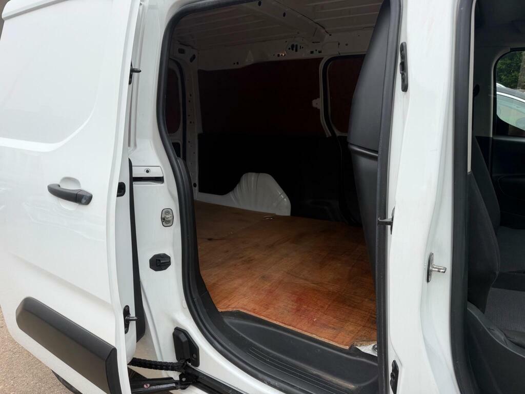 Vauxhall Combo 1.5L Dynamic White #11