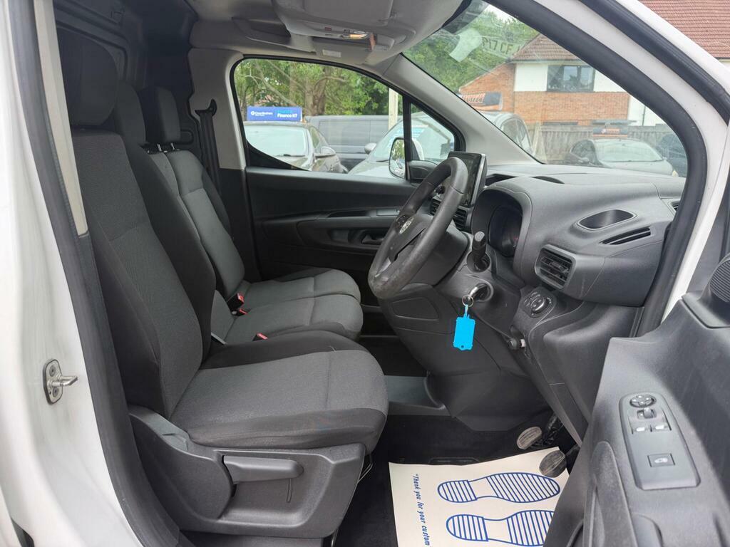 Vauxhall Combo 1.5L Dynamic White #20