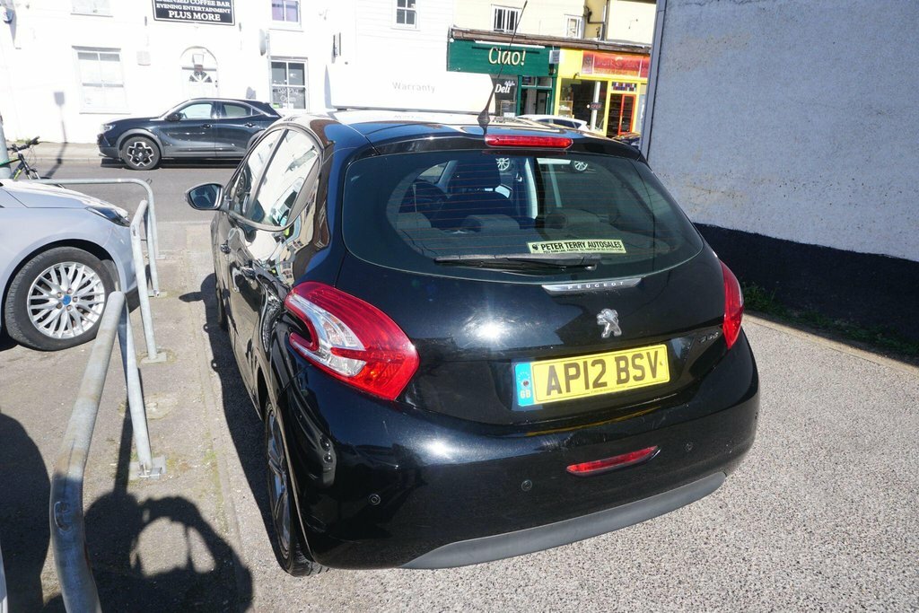 Peugeot 208 1.4 Hdi Active Euro 5 AP12BSV Black #4
