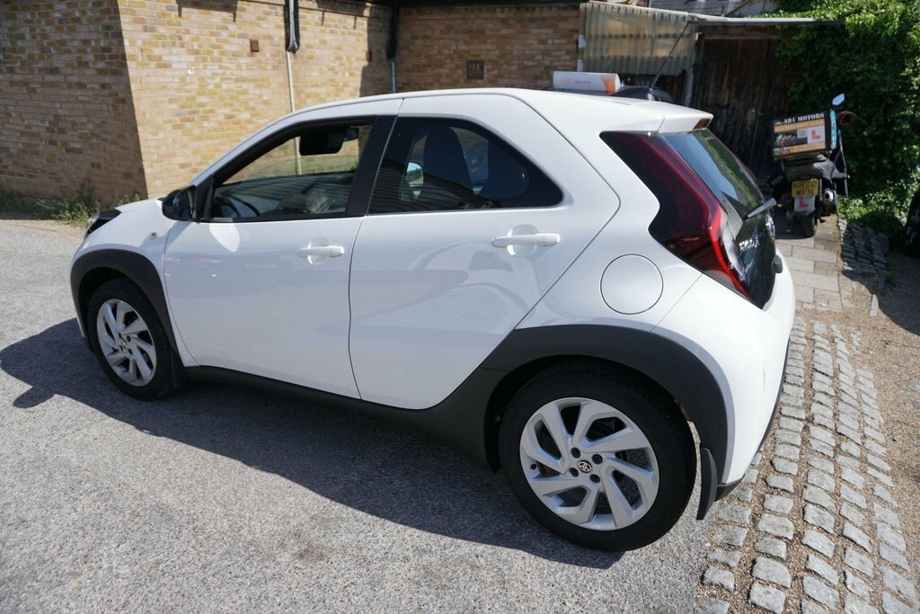 Toyota Aygo X 1.0 Vvt-i Pure X-shift Euro 6 Ss EX74NGJ White #4