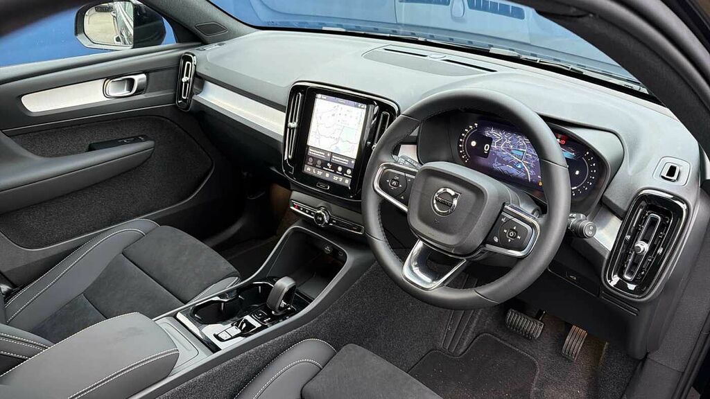 Volvo XC40 B3 161Bhp Plus Dark Mild Hybrid - Rear P BL75USY Black #4