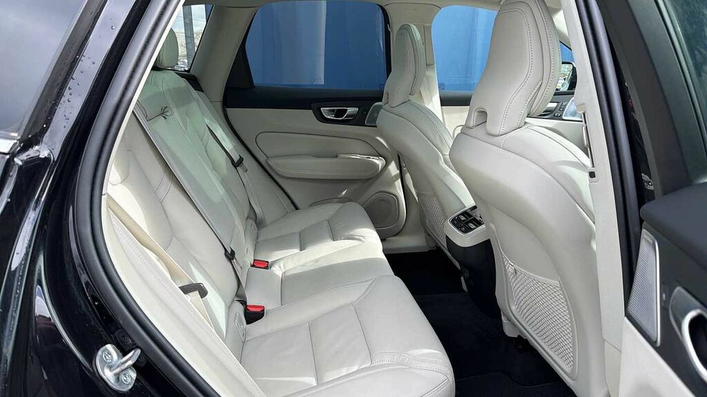 Volvo XC60 B5 247Bhp Ultra Bright Awd Mild Hybrid - Front RA74HLR Black #6