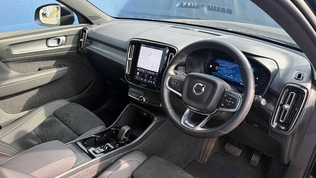 Volvo XC40 B3 161Bhp Black Edition Plus Mild Hybrid - Heat RV25XAF Black #4