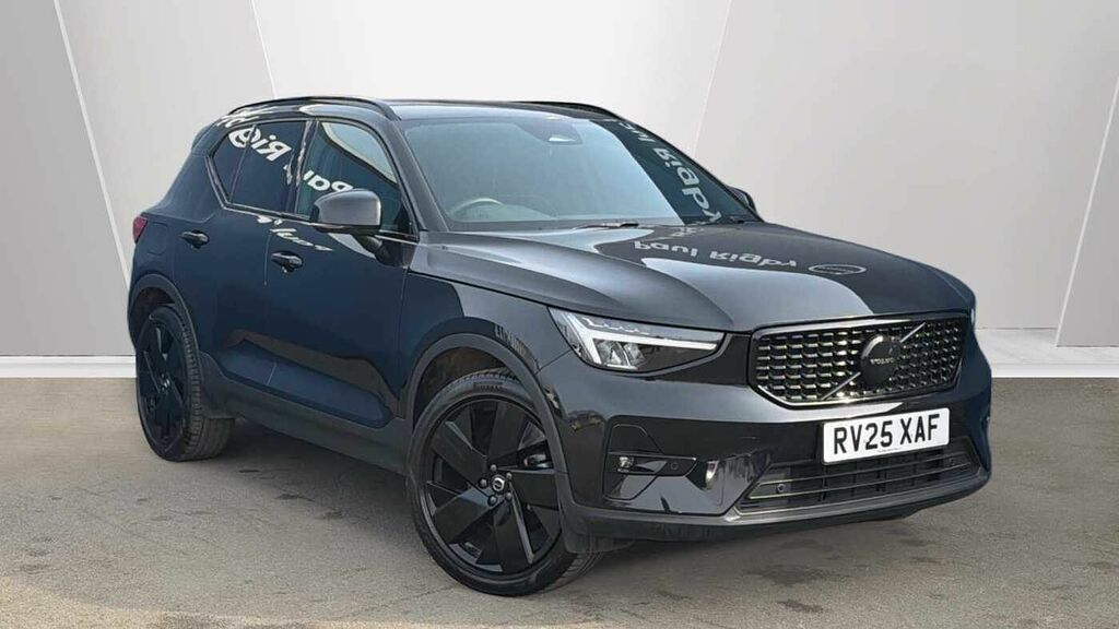 Volvo XC40 B3 161Bhp Black Edition Plus Mild Hybrid - Heat Black