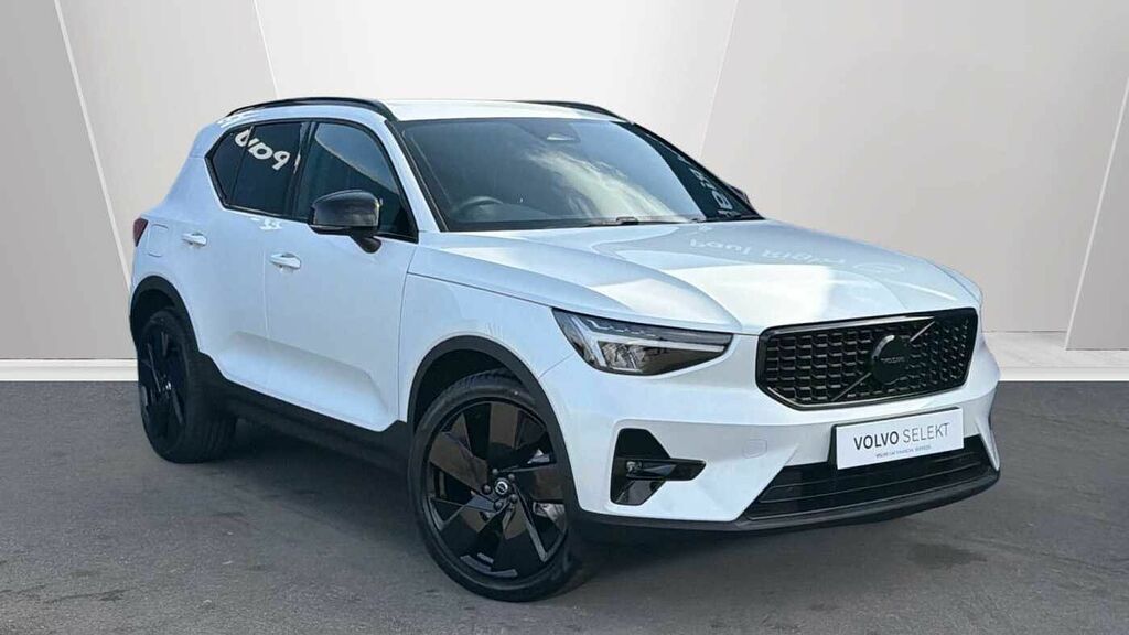 Volvo XC40 B3 163Bhp Plus Black Edition Mild Hybrid - Rear White