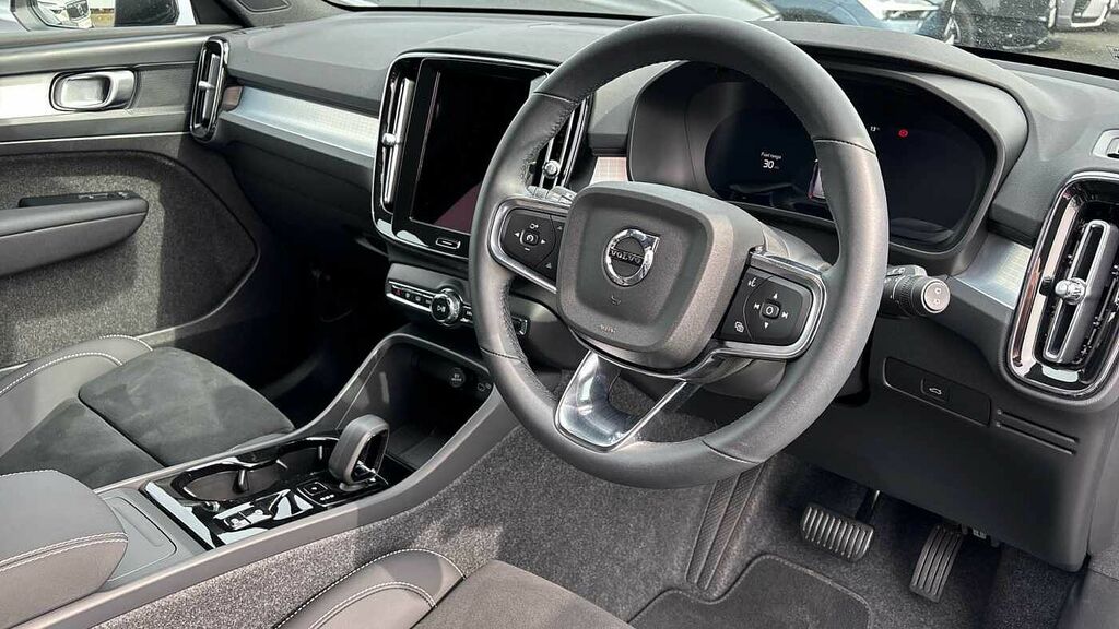 Volvo XC40 Black Edition Plus, B3 Mild Hybrid, BC25HTJ Black #4