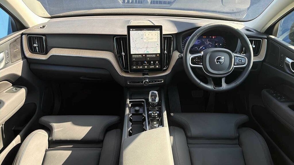 Volvo XC60 B5 247Bhp Plus Dark Awd Mild Hybrid - Adaptive BW25FPU Black #4
